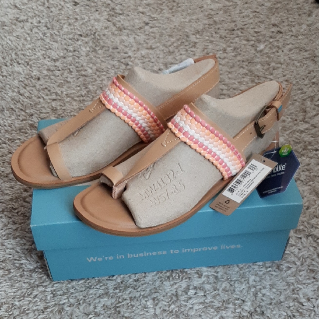Toms Tan And Pink Sandals Minimalist Design